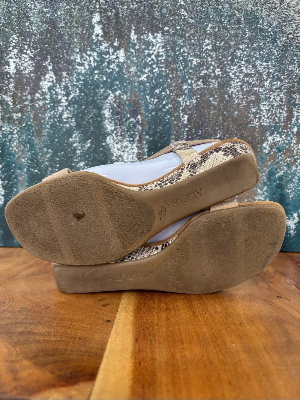 Alfani Classic 2010’s Snake Print T-Strap Wedge Sandals Size 8 VGUC